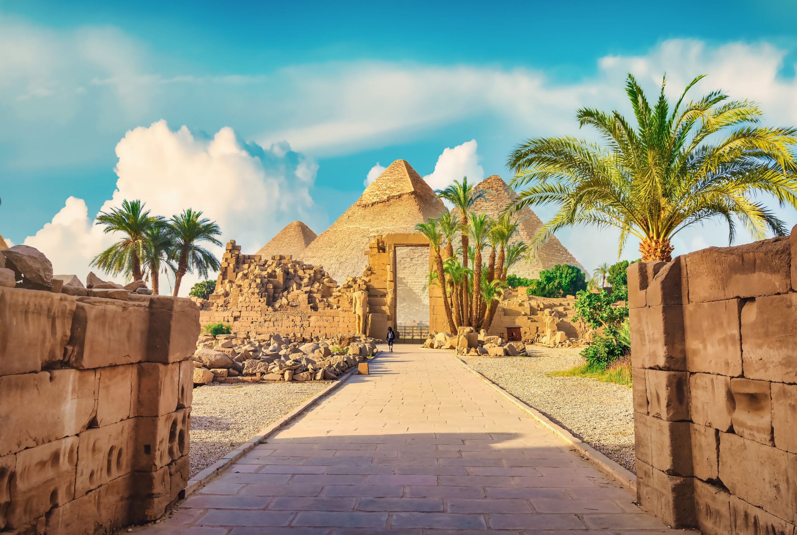 Luxor,Karnak,Temple.,The,Pylon,With,Blue,Sky,And,Pyramids