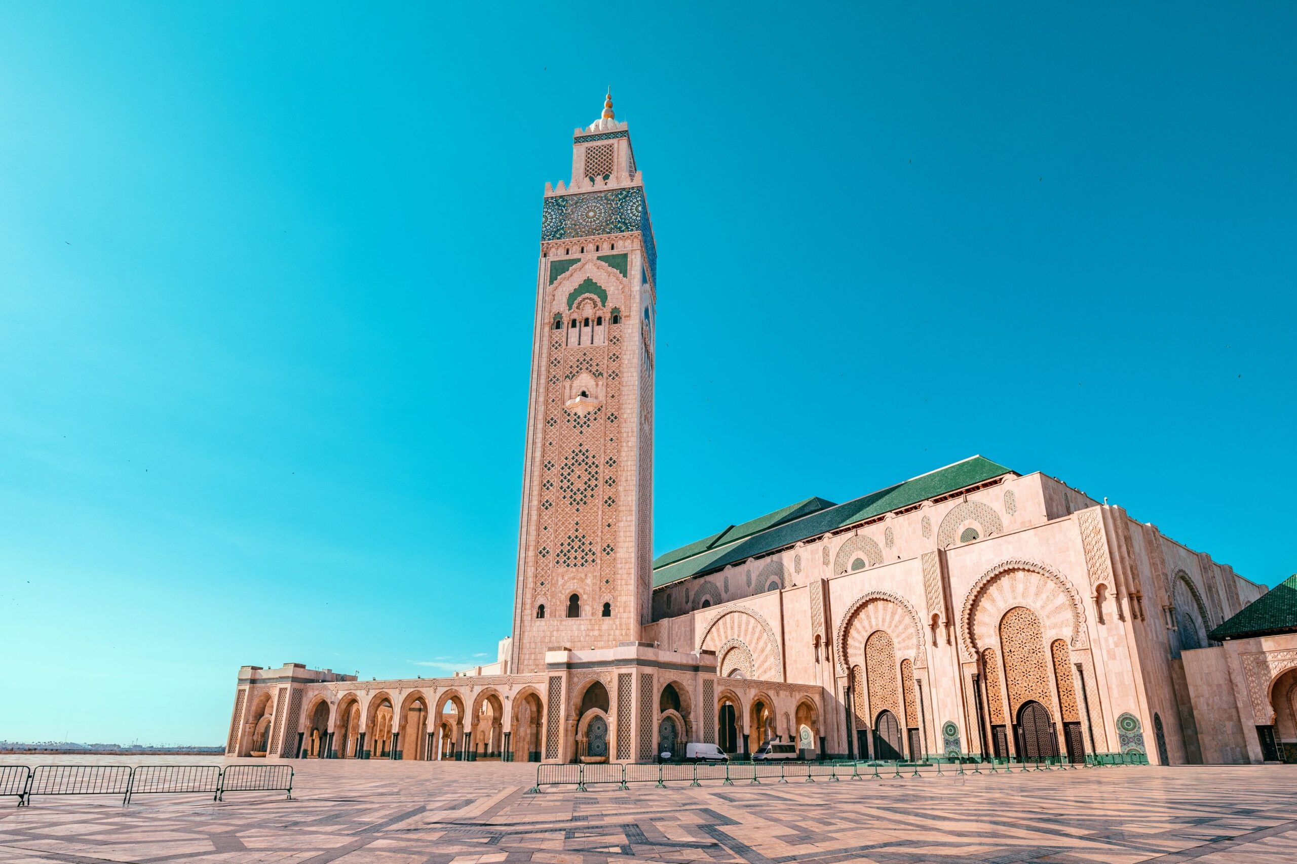 Hassan,Ii,Mosque,With,Its,Minaret,Towering,Over,The,Paved