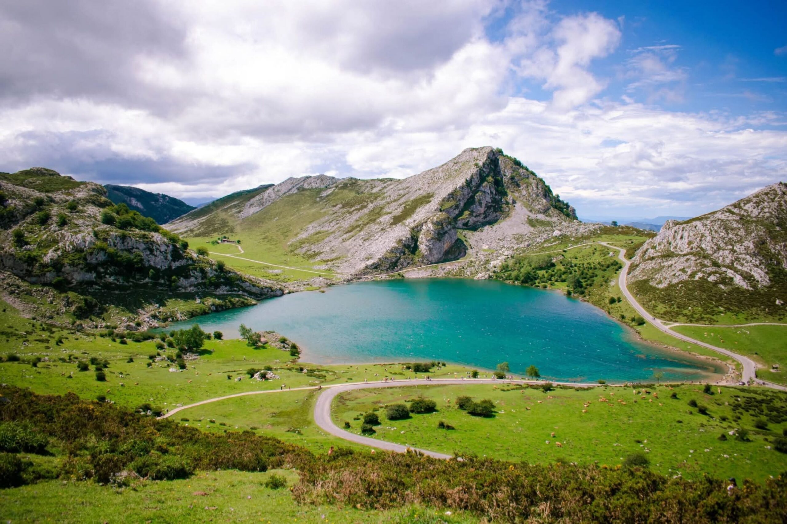 Scenic,View,Of,The,Lakes,Of,Covadonga,In,Asturias,,Spain